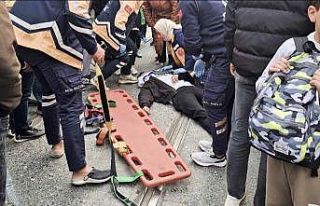 Sultangazi’de otomobil ile motosiklet tramvay yolunda...