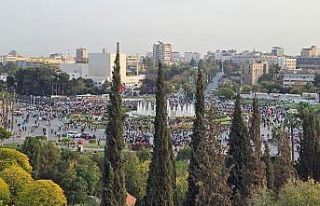Suriye’de halk, ulusal birlik kutlamaları için...
