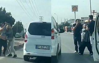 Sürücülerin trafikteki kavgası kamerada