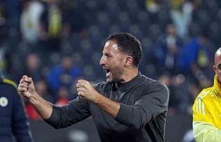 Tedesco, galibiyet sonrası tribünleri turladı