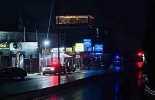 Tekel bayisine ateş açıldı, yan işletmedeki garson...