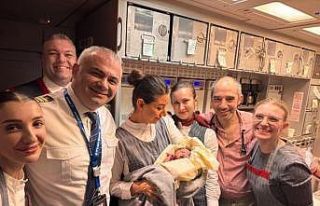 THY uçağında bebek sürprizi