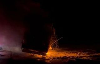 Tır alev alev yandı: Yol 3 saat kapalı kaldı