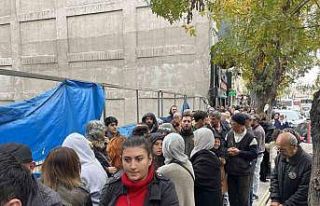 TOKİ başvurusu yapmak isteyen vatandaşlar yüzlerce...