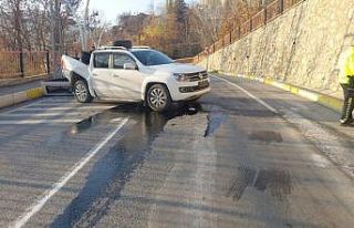 Tunceli’de kamyonet, 7 metre yükseklikten düştü:...