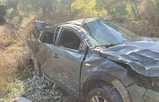 Uçuruma devrilen otomobilin kadın sürücüsü halat...