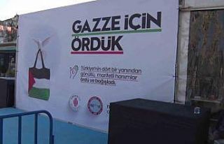 Ümraniye’de kadınların Gazze için ördüğü...