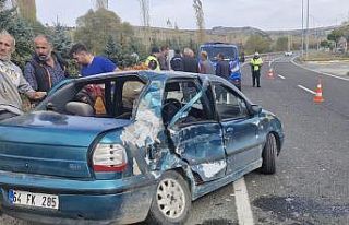 Uşak’ta otomobil ile tır çarpıştı: 1 yaralı