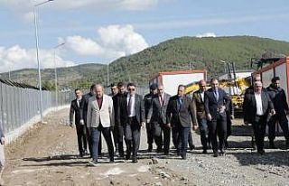 Vali Işın ve Bakan Danışmanı Karaca, hayvan barınaklarını...