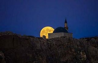 Van Kalesi, "Kunduz Süper Ay" ile görsel...