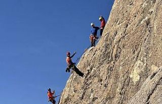 Van’da ilk kez çok ip boylu kaya tırmanışı...