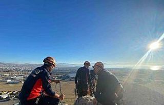 Van’da kayalıklarda mahsur kalan şahıs kurtarıldı