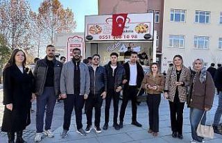 Van’da üniversite öğrencilerinden 20 şehit için...