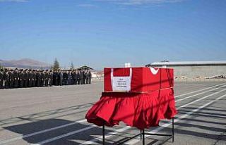 Vefat eden komutan için askeri tören düzenlendi