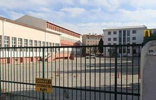 Yediği gıdadan zehirlenen lise öğrencisi hastaneye...