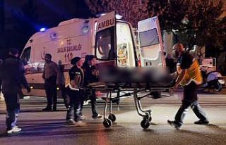 Yola kontrolsüz çıkan otomobil, motosikletle çarpıştı:...