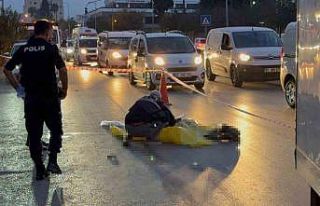 Yolun karşısına geçerken kamyonun çarptığı...