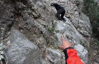 Yürüyüşe çıktıkları dağda mahsur kaldılar,...