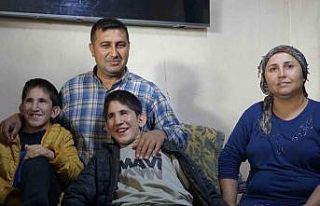 13 yaşındaki ikizler Kromozom 4q Delesyon Sendromu...