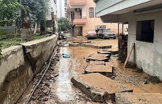 15 dakikalık yağmur Alanya’yı felç etti zararın...