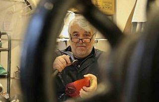 38 yıldır ilmek ilmek işleyerek mesleğini yaşatmaya...