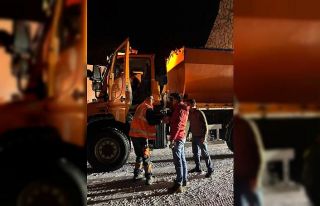 3 bin rakımlı Karabet Geçidi’nde kar yağışı...