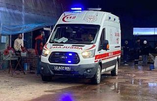 3 metre derinliğindeki boş akvaryuma düşen işçi...