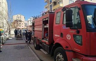 5 katlı binanın çatı katındaki yangın korkuttu