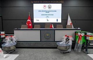 Adana’da 16’sı kadın 32 çiftçiye makine desteği