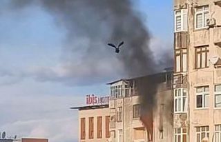 Adana’da apartmanın 6. katında çıkan yangın...