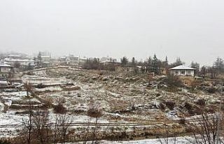 Adana’nın yüksek kesimlerine kar yağdı