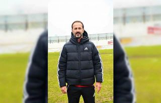 Adem Çak ilk maçından galibiyetle ayrıldı