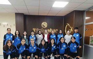 Ağrı’da kadın futbol takımına moral yemeği