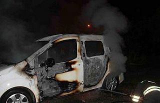 Ailesine kızıp aracını yaktı