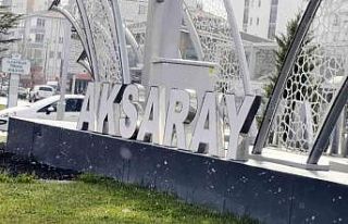 Aksaray merkeze mevsimin ilk karı yağdı