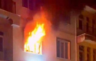 Aksaray’da apartmanda çıkan yangın ekiplerce...