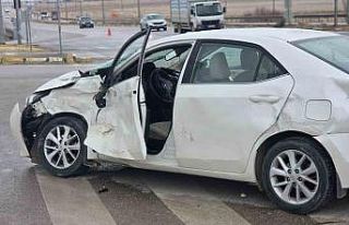 Aksaray’da tır ile otomobil çarpıştı: 4’ü...