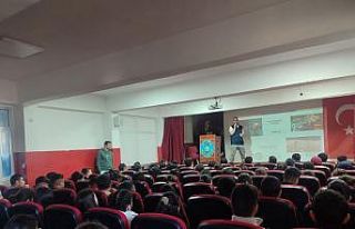 Akyaka 300 öğrenciye siber suçlarla mücadele eğitimi...