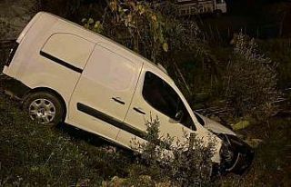 Alanya’da kamyonet şarampole yuvarlandı: 1 yaralı