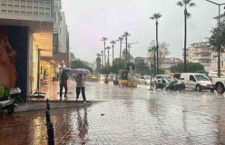 Alanya’da sağanak yağış ve dolu etkili oldu