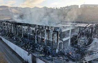 Alev alev yanan kimya fabrikasının son hali havadan...