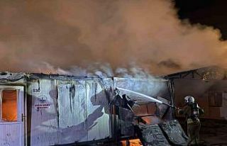 Alevlere teslim olan 6 konteyner yandı