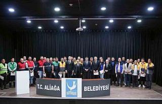 Aliağa’da orman yangınlarıyla mücadele eden...