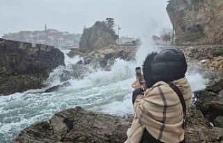 Amasra’da dalga boyu 3 metreye ulaştı
