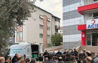 Ameliyat yaptığı sırada kalp krizi geçiren doktor...