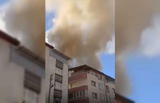 Ankara’da binanın çatısı alev alev yandı