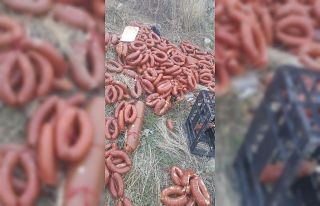 Ankara’da yüzlerce kilo et ürünü boş araziye...