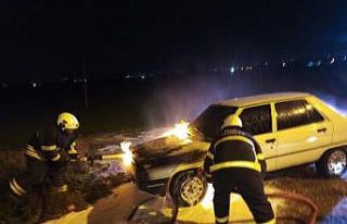 Antakya’da otomobil yangını