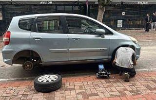 Antalya’da park halindeki yaklaşık 20 aracın...