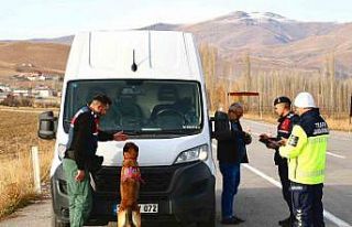 Araçlara kış denetimi: Jandarma lastik ve donanımları...